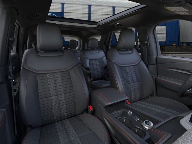 Ford Explorer Vehicle Full-screen Gallery Image 10