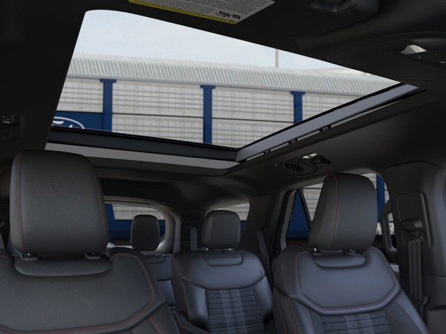 Ford Explorer Vehicle Full-screen Gallery Image 22