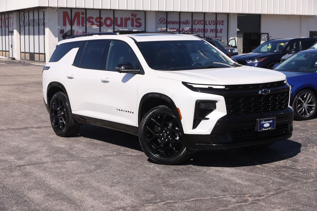 Chevrolet Traverse Vehicle Image 02