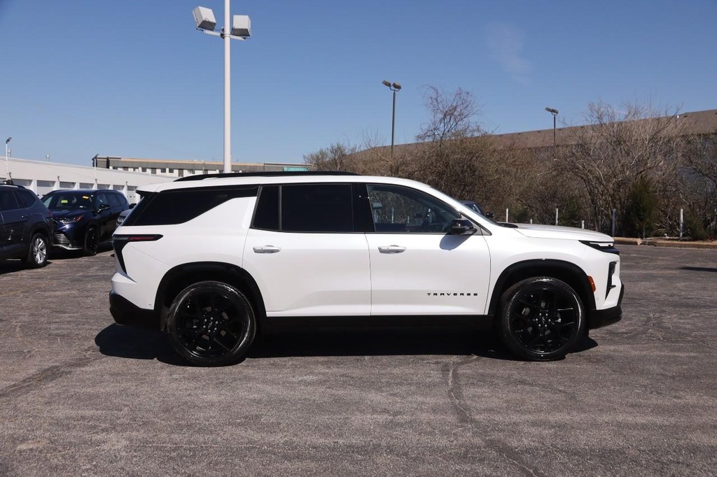 Chevrolet Traverse Vehicle Image 05