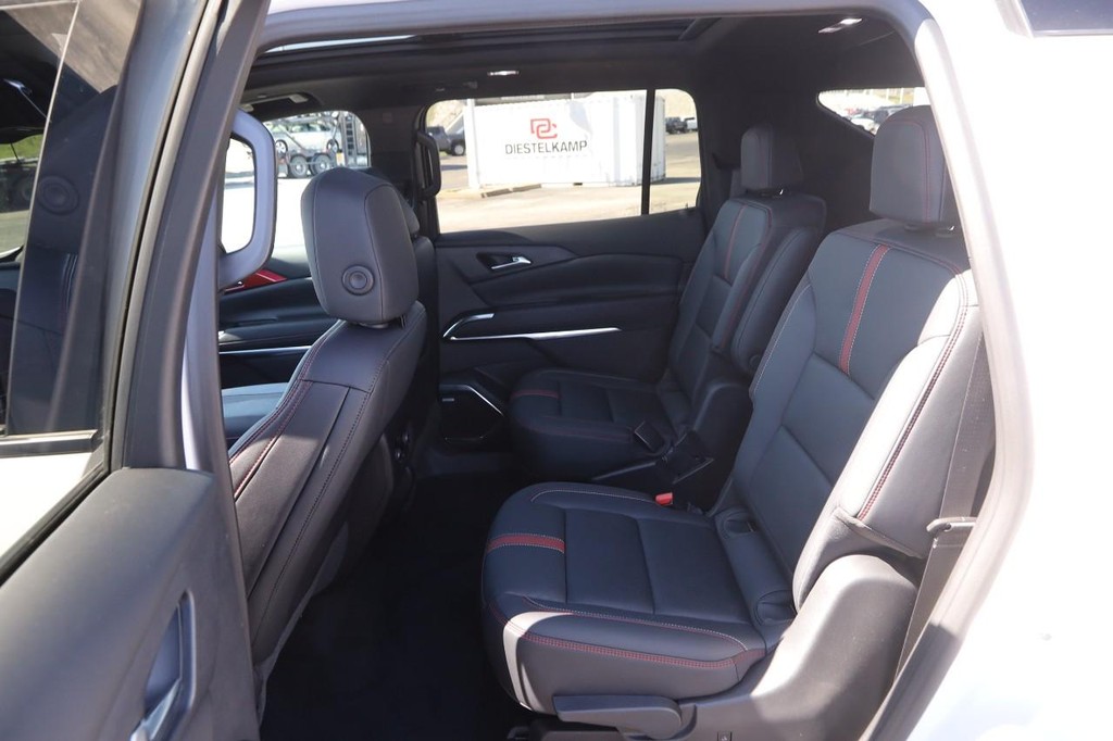 Chevrolet Traverse Vehicle Image 11