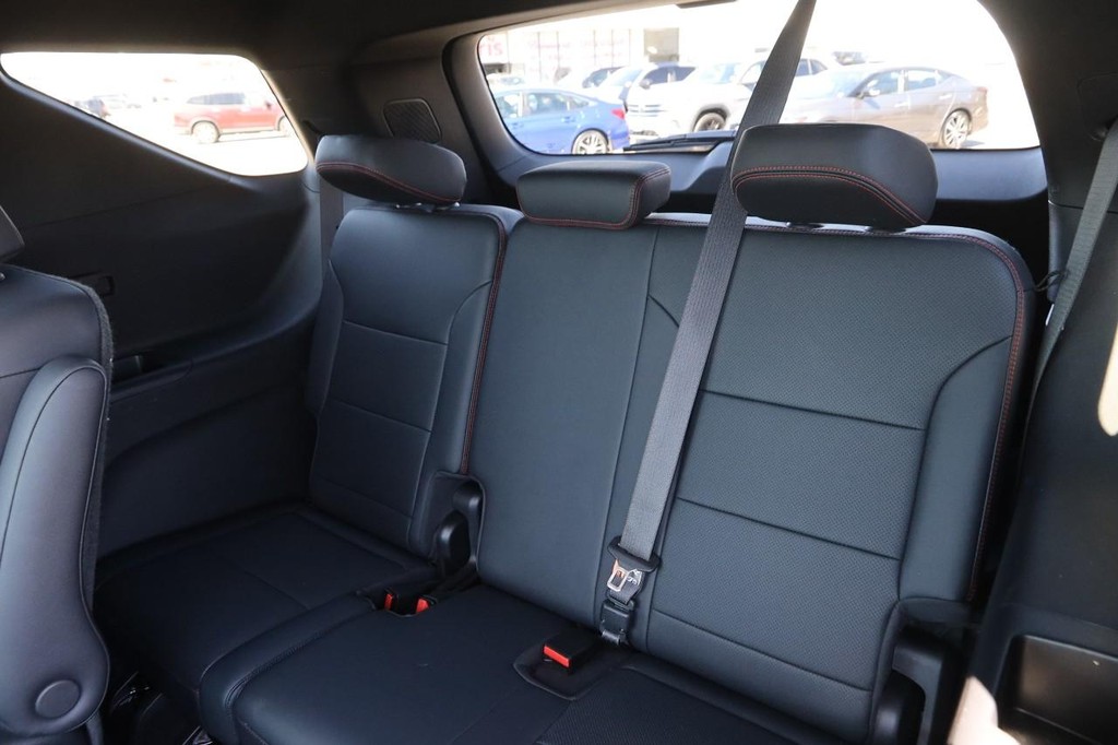 Chevrolet Traverse Vehicle Image 12