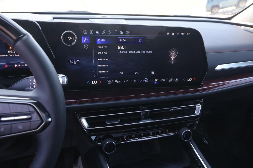 Chevrolet Traverse Vehicle Image 18