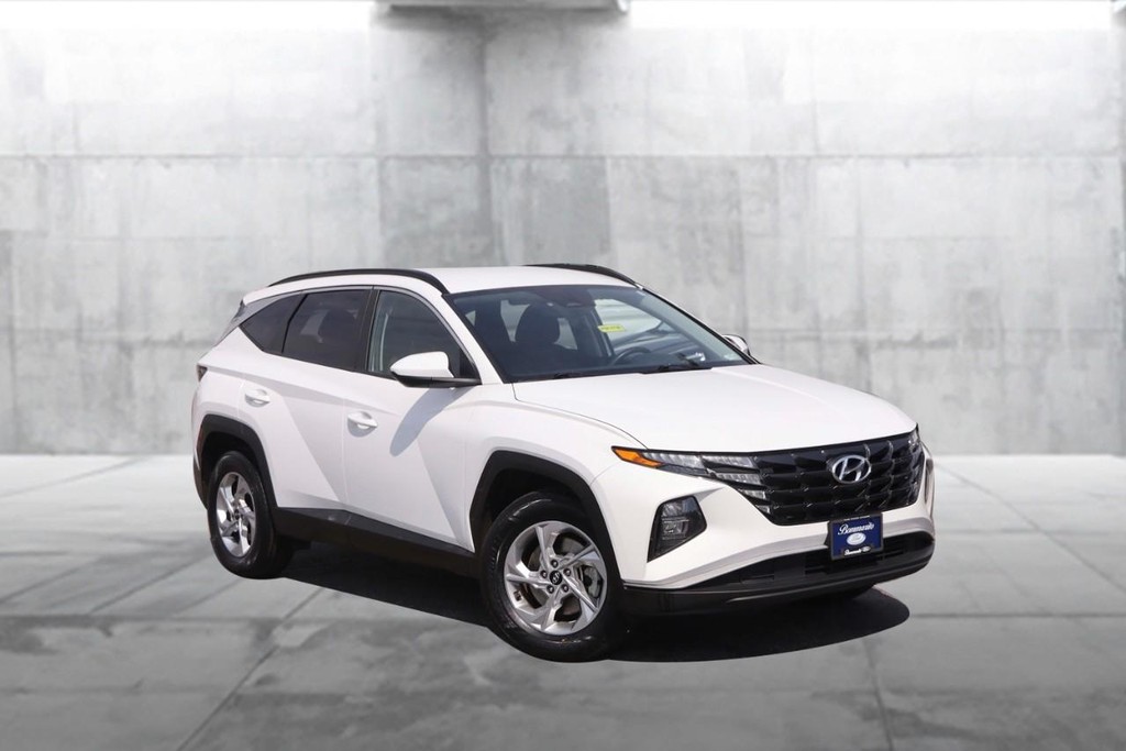 Hyundai Tucson Vehicle Image 02