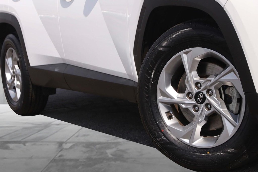 Hyundai Tucson Vehicle Image 03