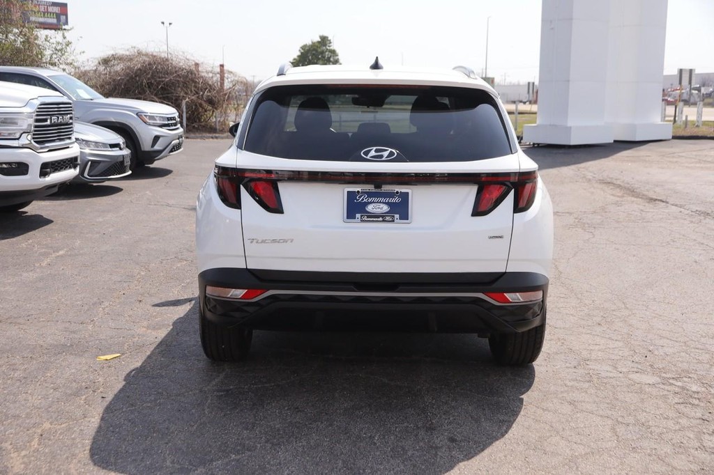 Hyundai Tucson Vehicle Image 09