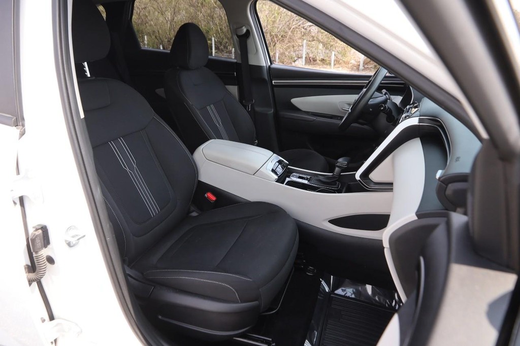 Hyundai Tucson Vehicle Image 25