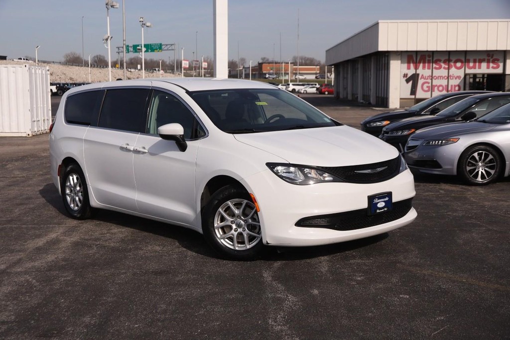 Chrysler Voyager Vehicle Image 02