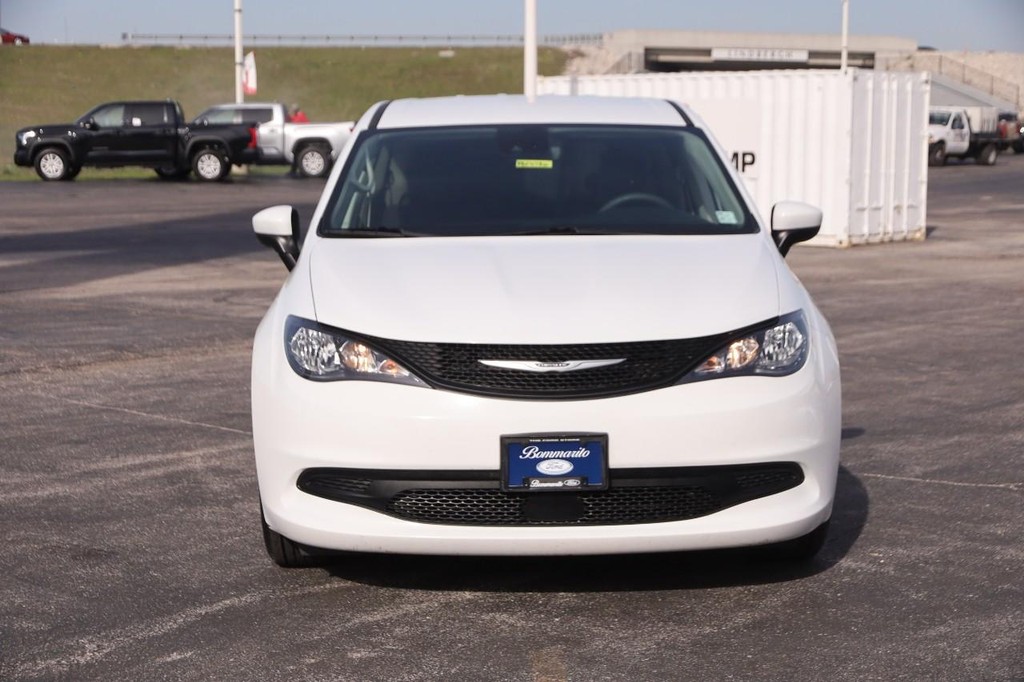 Chrysler Voyager Vehicle Image 04