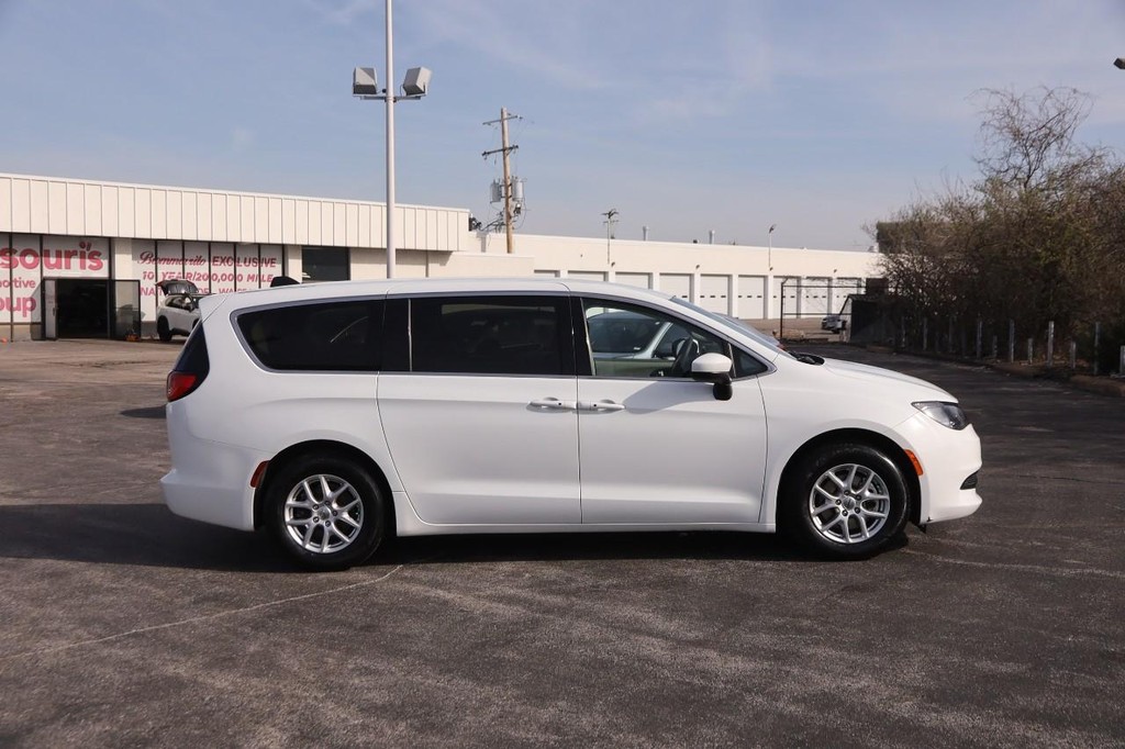 Chrysler Voyager Vehicle Image 05