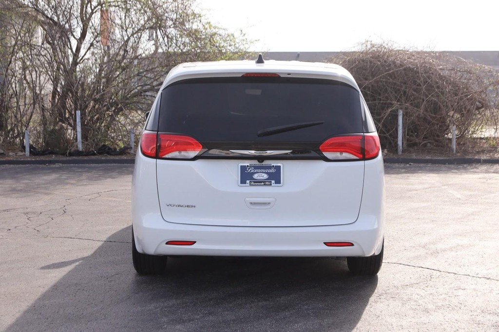 Chrysler Voyager Vehicle Image 06