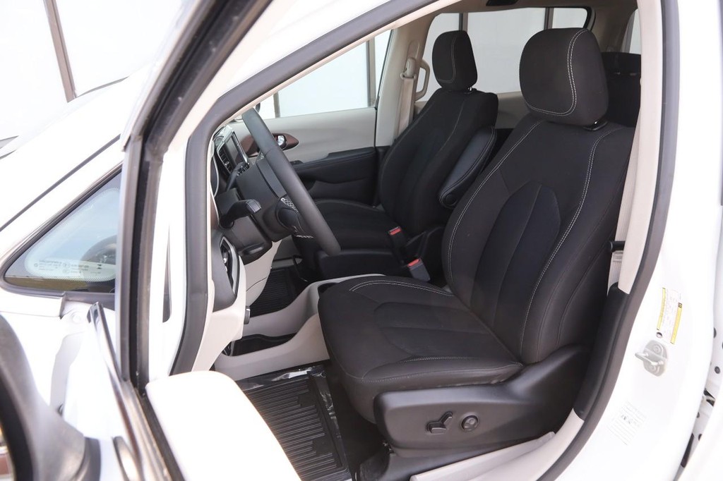 Chrysler Voyager Vehicle Image 09