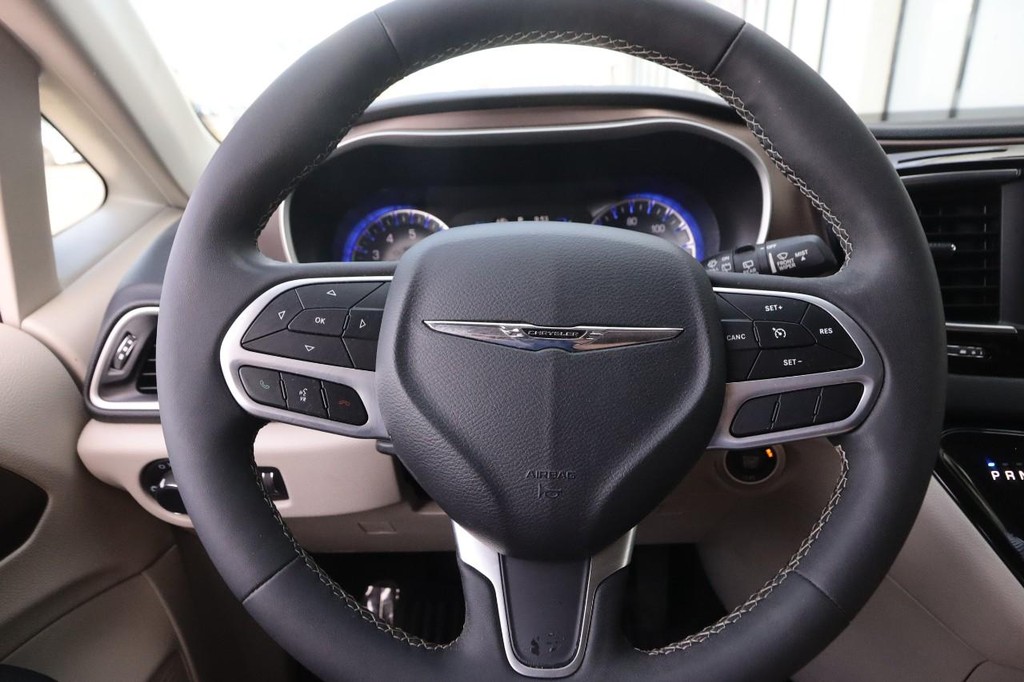 Chrysler Voyager Vehicle Image 12