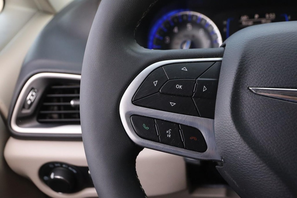 Chrysler Voyager Vehicle Image 13