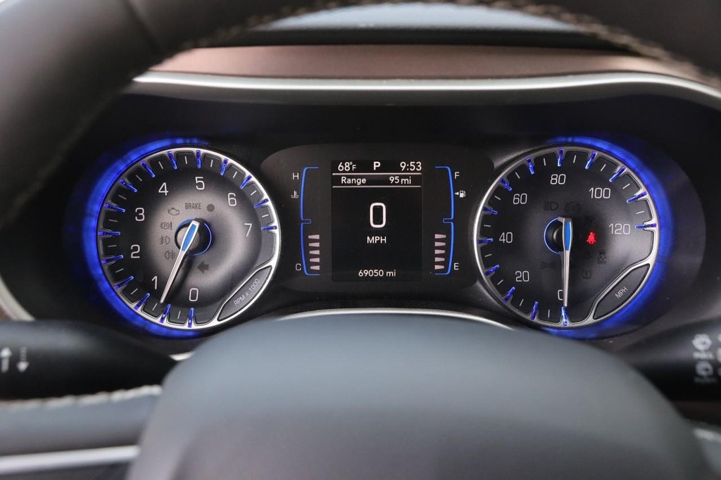 Chrysler Voyager Vehicle Image 15