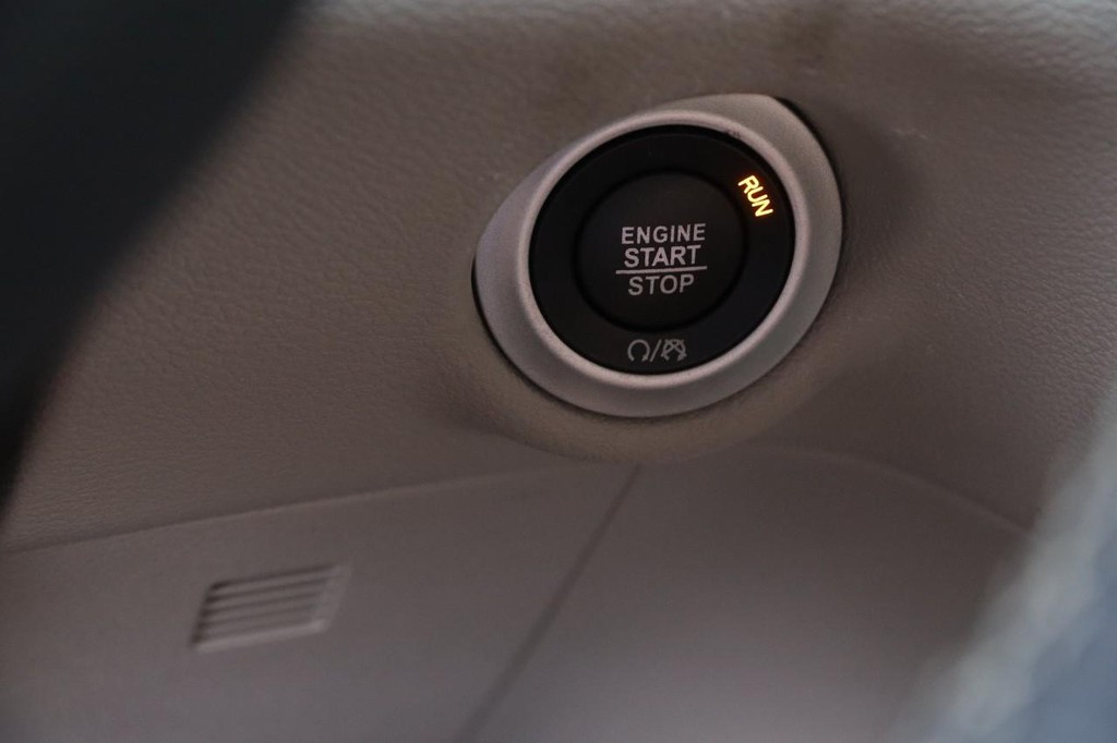 Chrysler Voyager Vehicle Image 16