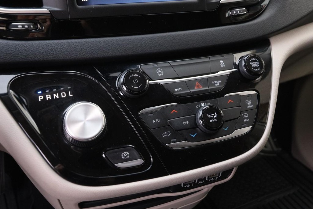 Chrysler Voyager Vehicle Image 19