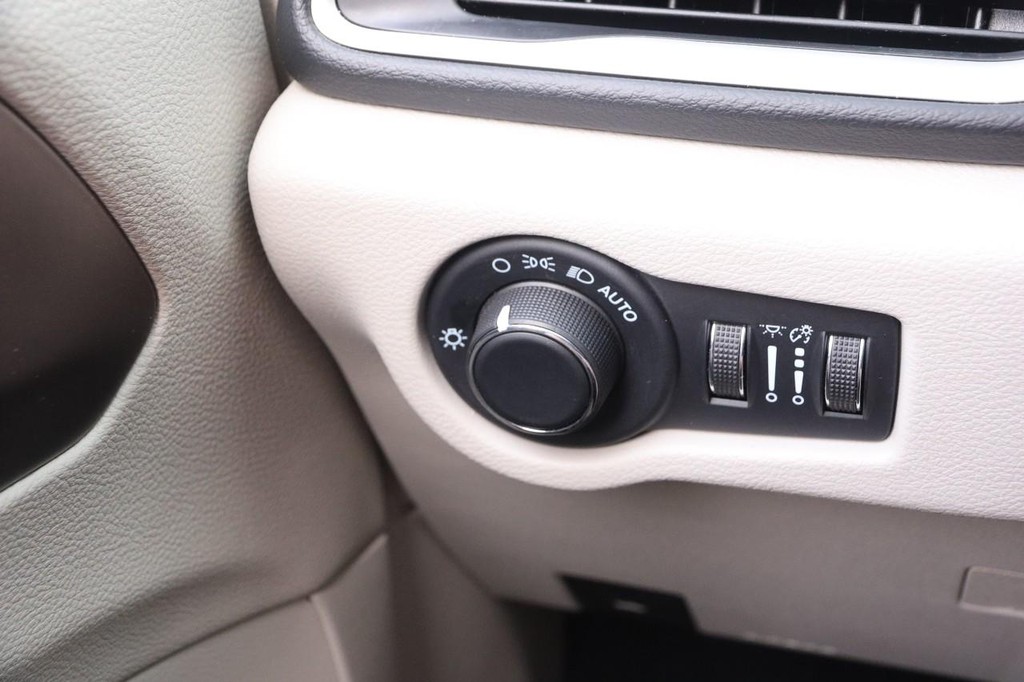 Chrysler Voyager Vehicle Image 21