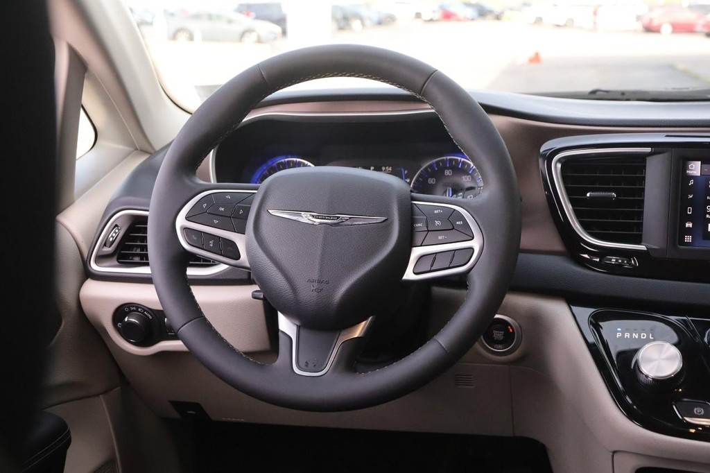 Chrysler Voyager Vehicle Image 24