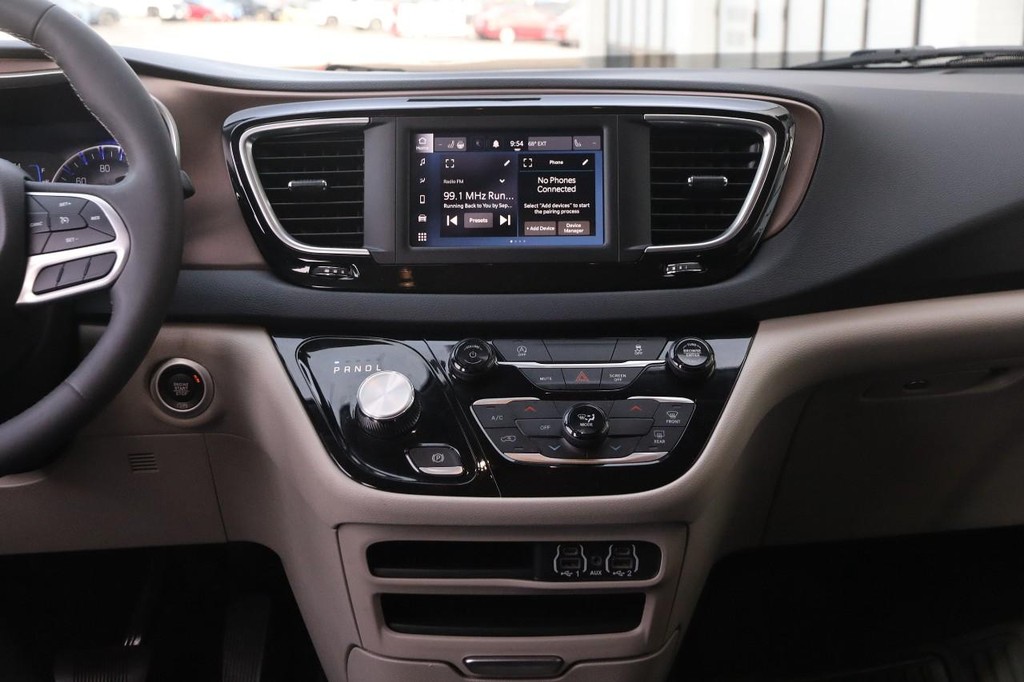 Chrysler Voyager Vehicle Image 25