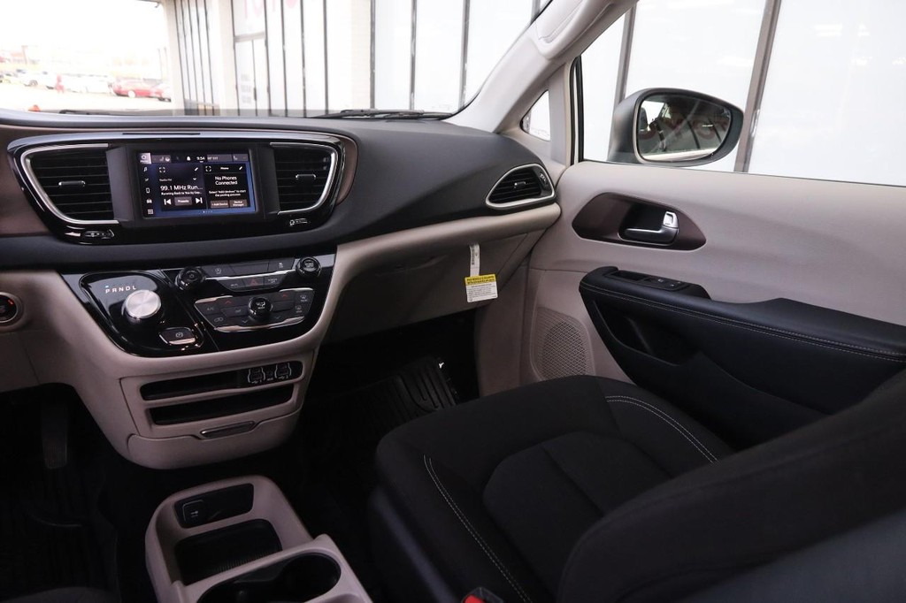 Chrysler Voyager Vehicle Image 26