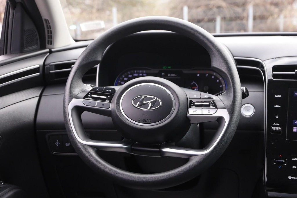 Hyundai Tucson Vehicle Image 24