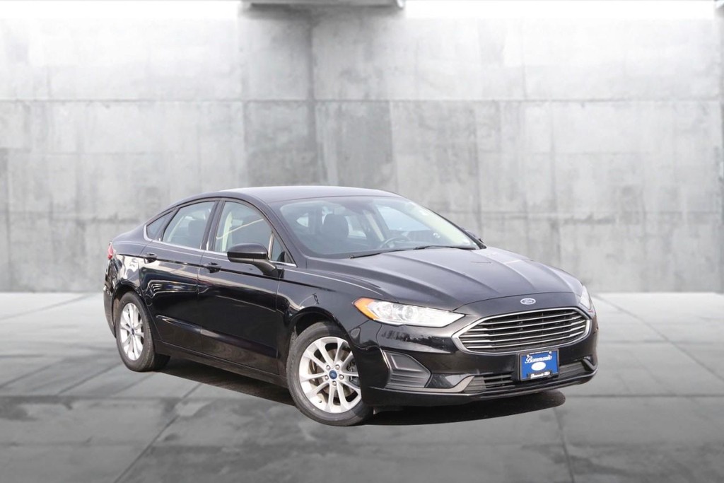 Ford Fusion Vehicle Full-screen Gallery Image 2