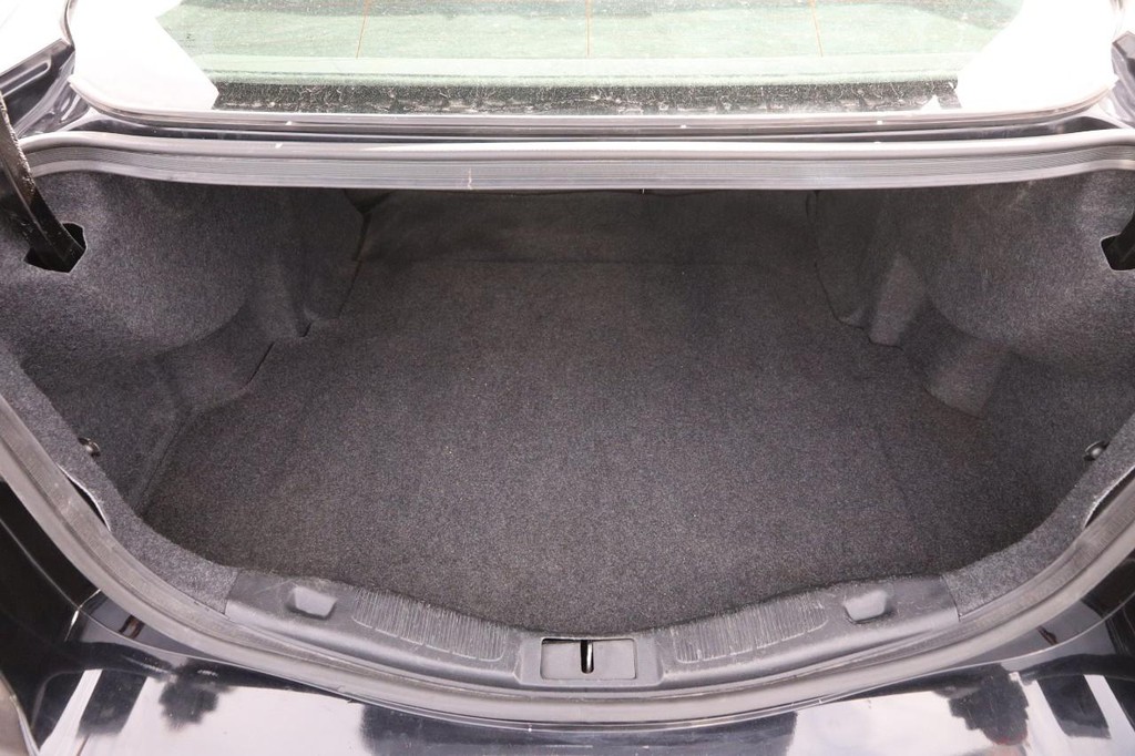 Ford Fusion Vehicle Full-screen Gallery Image 7