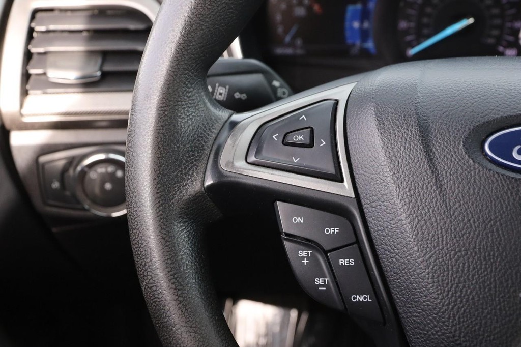 Ford Fusion Vehicle Full-screen Gallery Image 11