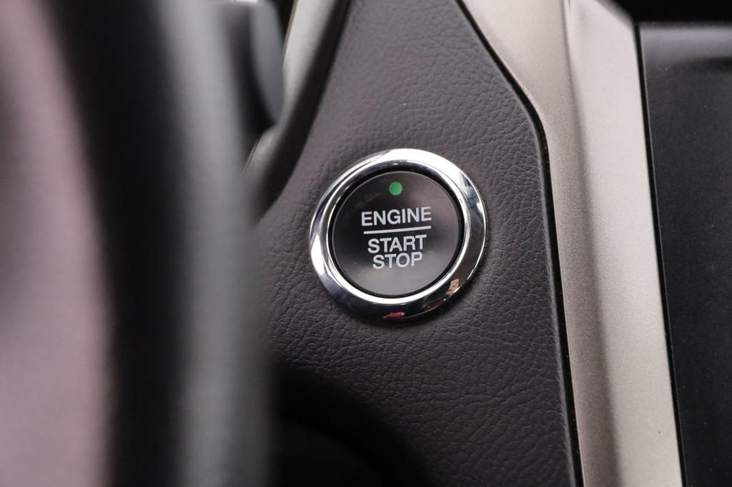 Ford Fusion Vehicle Full-screen Gallery Image 14