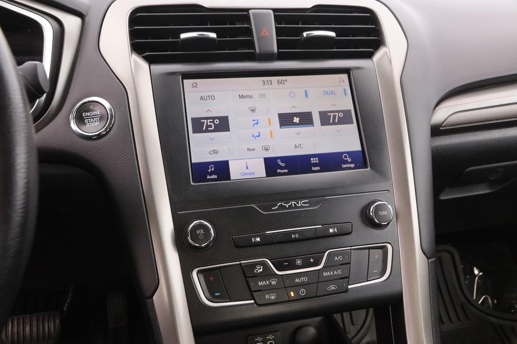 Ford Fusion Vehicle Full-screen Gallery Image 15