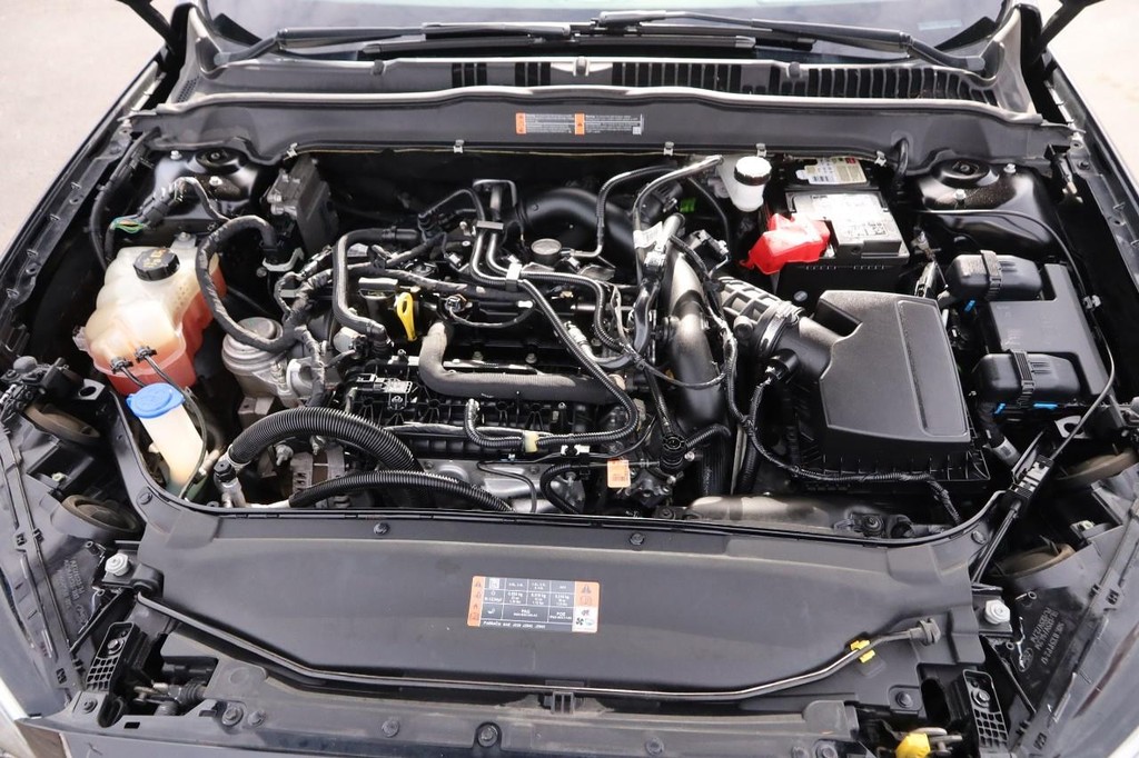 Ford Fusion Vehicle Full-screen Gallery Image 25