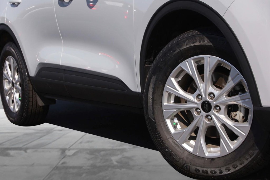 Ford Escape Vehicle Image 03