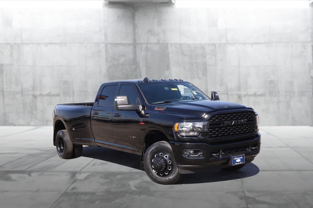 Ram 3500 Vehicle Full-screen Gallery Image 2