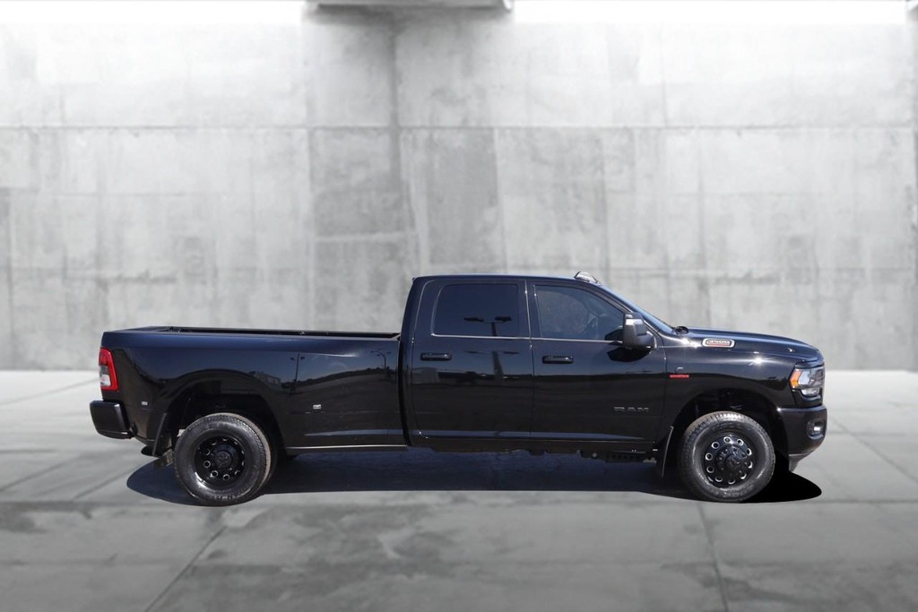 Ram 3500 Vehicle Full-screen Gallery Image 5