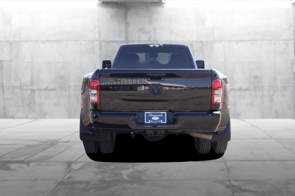 Ram 3500 Vehicle Full-screen Gallery Image 6