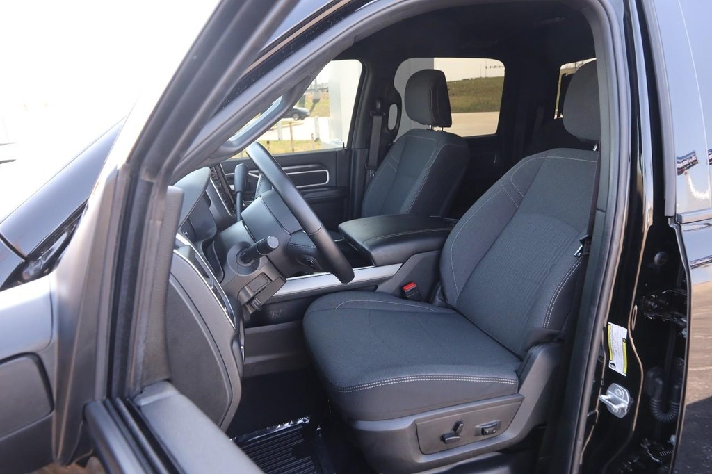 Ram 3500 Vehicle Full-screen Gallery Image 8