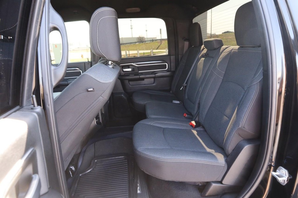 Ram 3500 Vehicle Full-screen Gallery Image 9