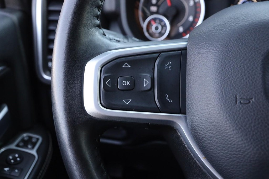 Ram 3500 Vehicle Full-screen Gallery Image 11