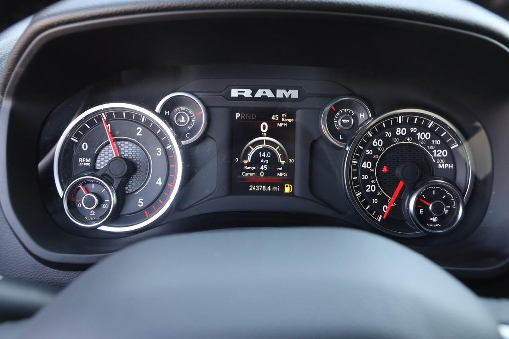 Ram 3500 Vehicle Full-screen Gallery Image 13