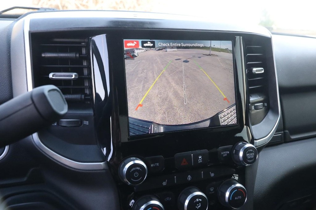 Ram 3500 Vehicle Full-screen Gallery Image 17