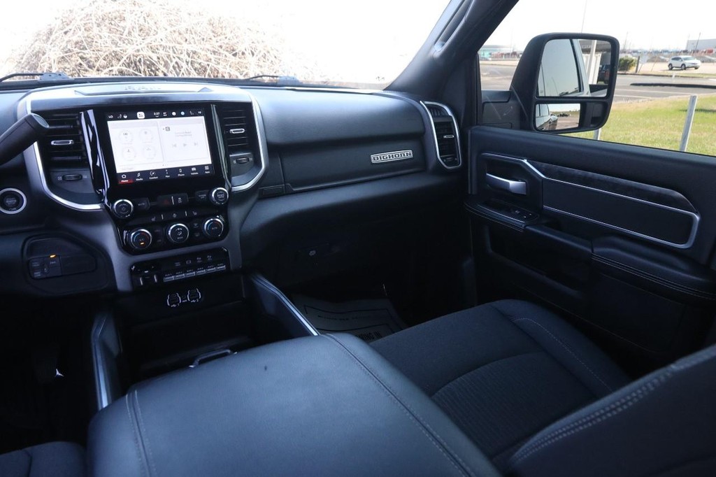 Ram 3500 Vehicle Full-screen Gallery Image 25