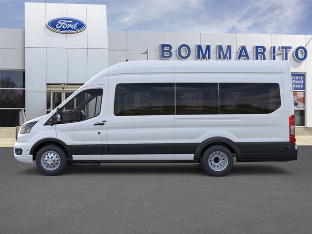 Ford Transit Passenger Wagon Vehicle Image 03
