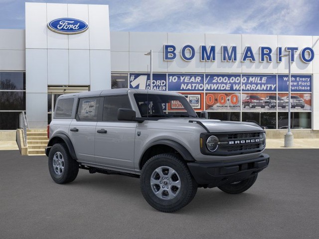 Ford Bronco Vehicle Full-screen Gallery Image 7