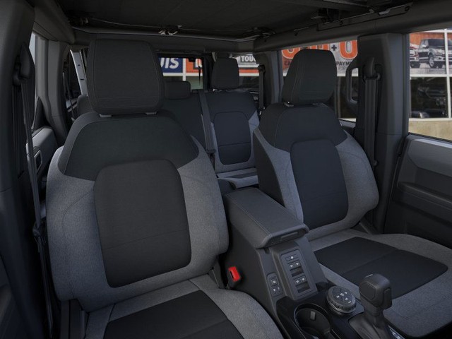 Ford Bronco Vehicle Full-screen Gallery Image 10