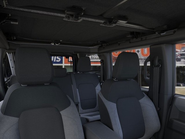 Ford Bronco Vehicle Full-screen Gallery Image 12