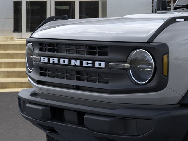 Ford Bronco Vehicle Full-screen Gallery Image 19