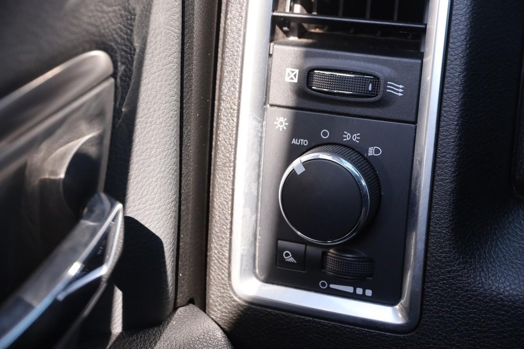 Ram 1500 Classic Vehicle Image 18