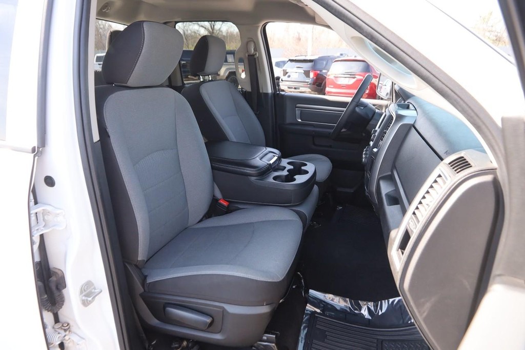 Ram 1500 Classic Vehicle Image 24