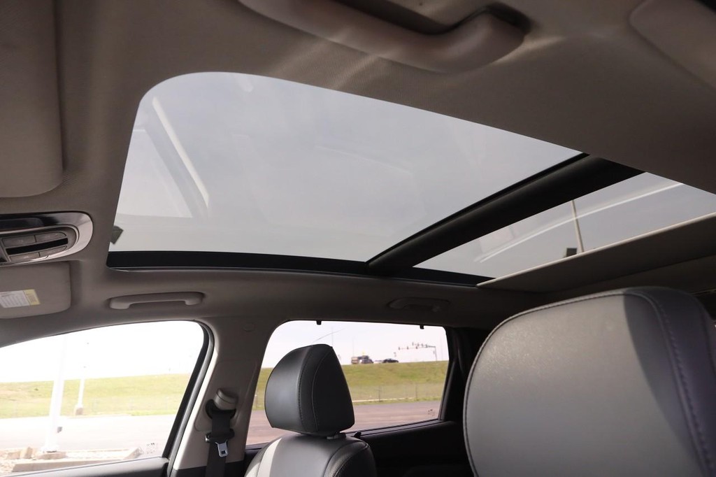 Hyundai Santa Fe Vehicle Full-screen Gallery Image 9